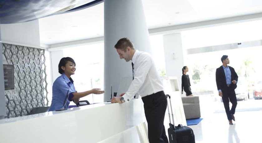 Berry Biz Hotel Seminyak Zewnętrze zdjęcie